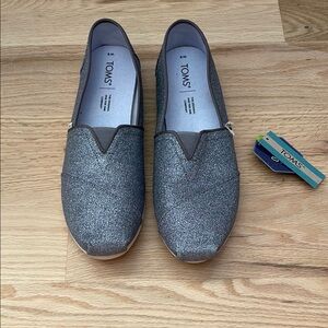 NWT Toms Gray Glitter Flats